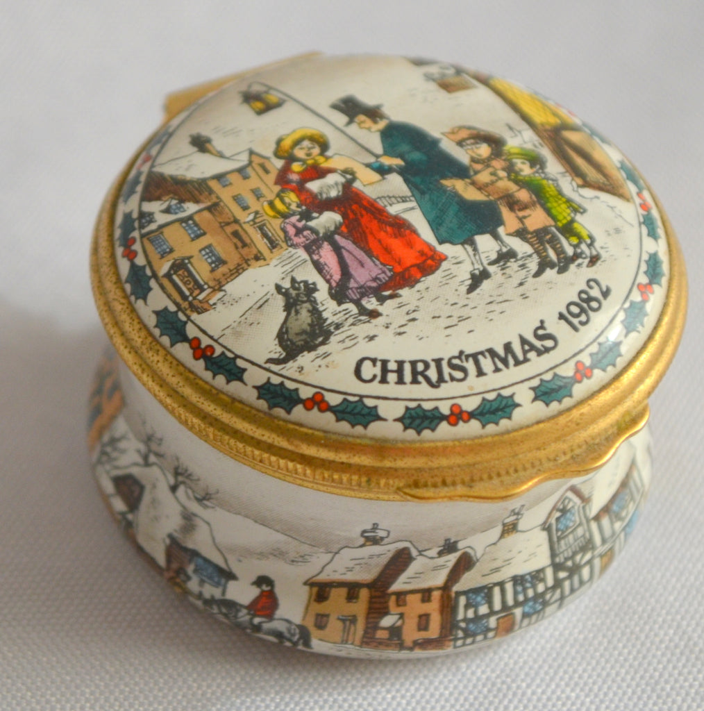 Vintage 1982 Halcyon Days Enamel Painted Trinket Box Christmas Keepsake The Carol Singers Bilston Battersea Revival Boxes