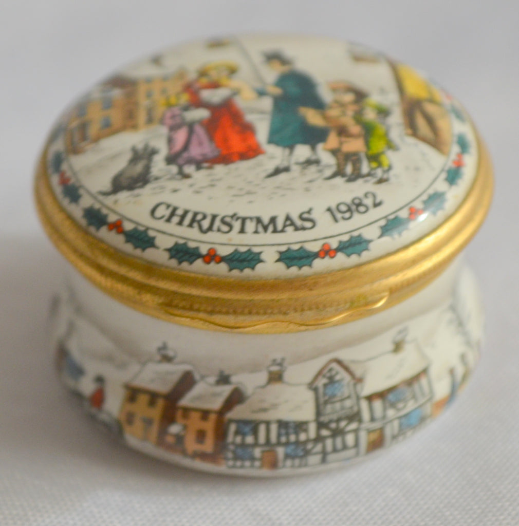 Vintage 1982 Halcyon Days Enamel Painted Trinket Box Christmas Keepsake The Carol Singers Bilston Battersea Revival Boxes